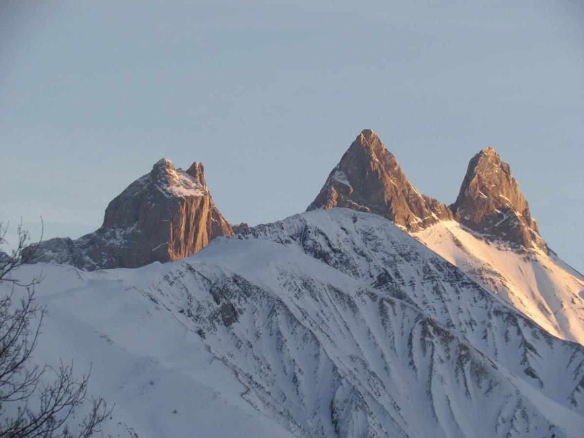 Chalet Beausoleil 4 Etoiles - Prestige - Au Pied Du Col De La Croix De Fer سا سورلا دارْف المظهر الخارجي الصورة