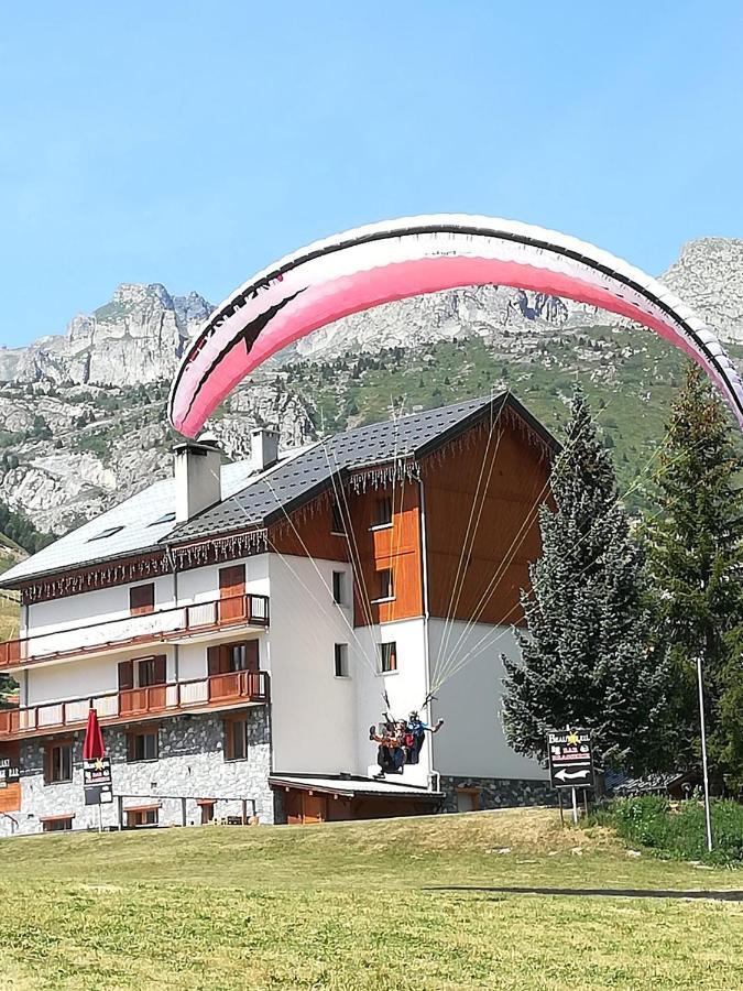 Chalet Beausoleil 4 Etoiles - Prestige - Au Pied Du Col De La Croix De Fer سا سورلا دارْف المظهر الخارجي الصورة